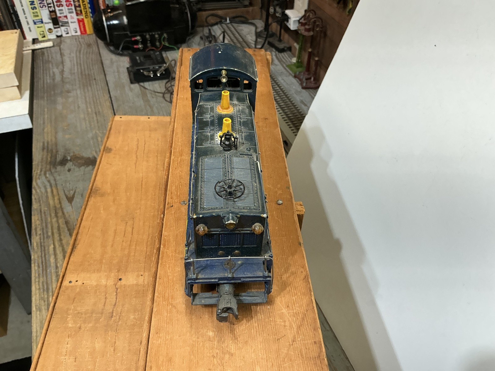 Lionel Trains O Gauge 624 Chesapeake & Ohio NW-2 Diesel Switcher Locomotive RUNS