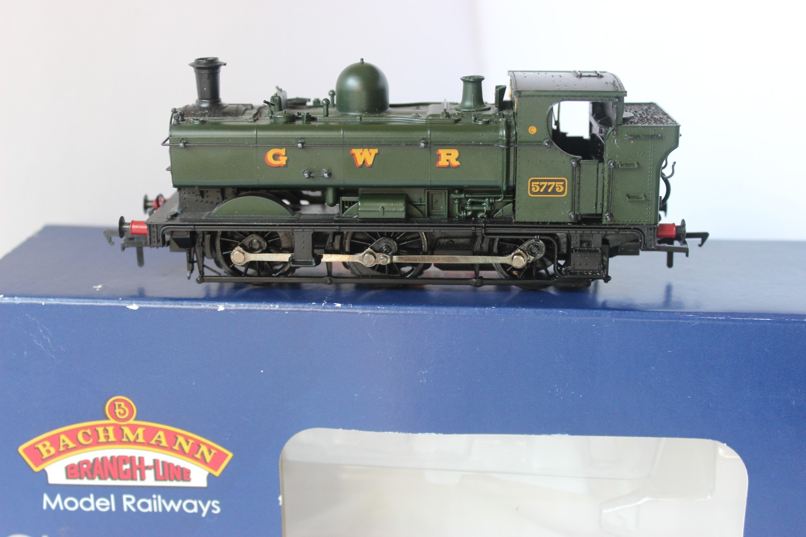 Bachmann 32-215 Class 57XX GWR Green Pannier Tank 5775 – Boxed
