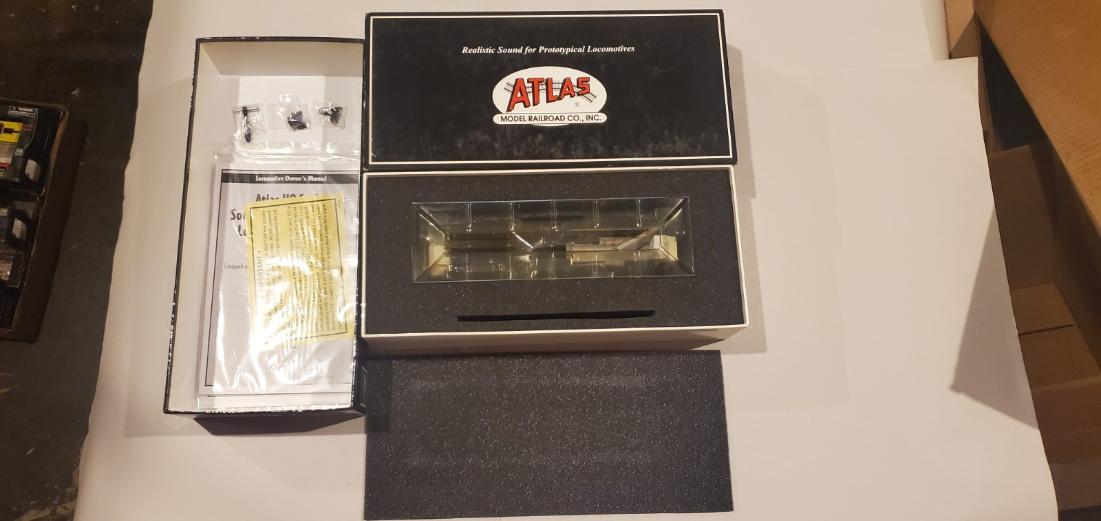 Atlas Model Railroad Co. HO scale #8128 Chessie System (C&O) #8245 B30-7 Box!