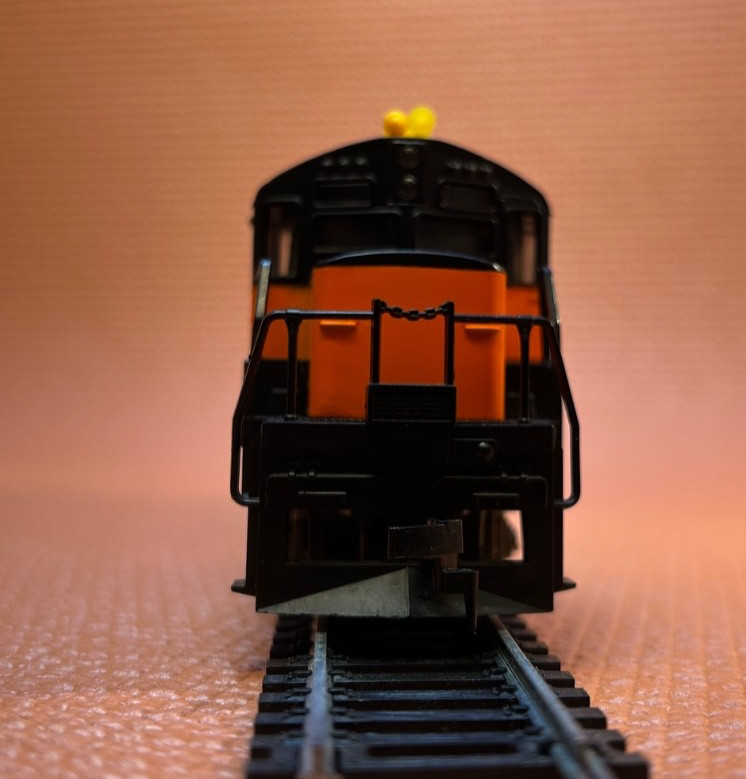 HO BLACK & ORANGE GP40 DIESEL LOCOMOTIVE/LOCO 807, WORKs lot 3-6 bin2