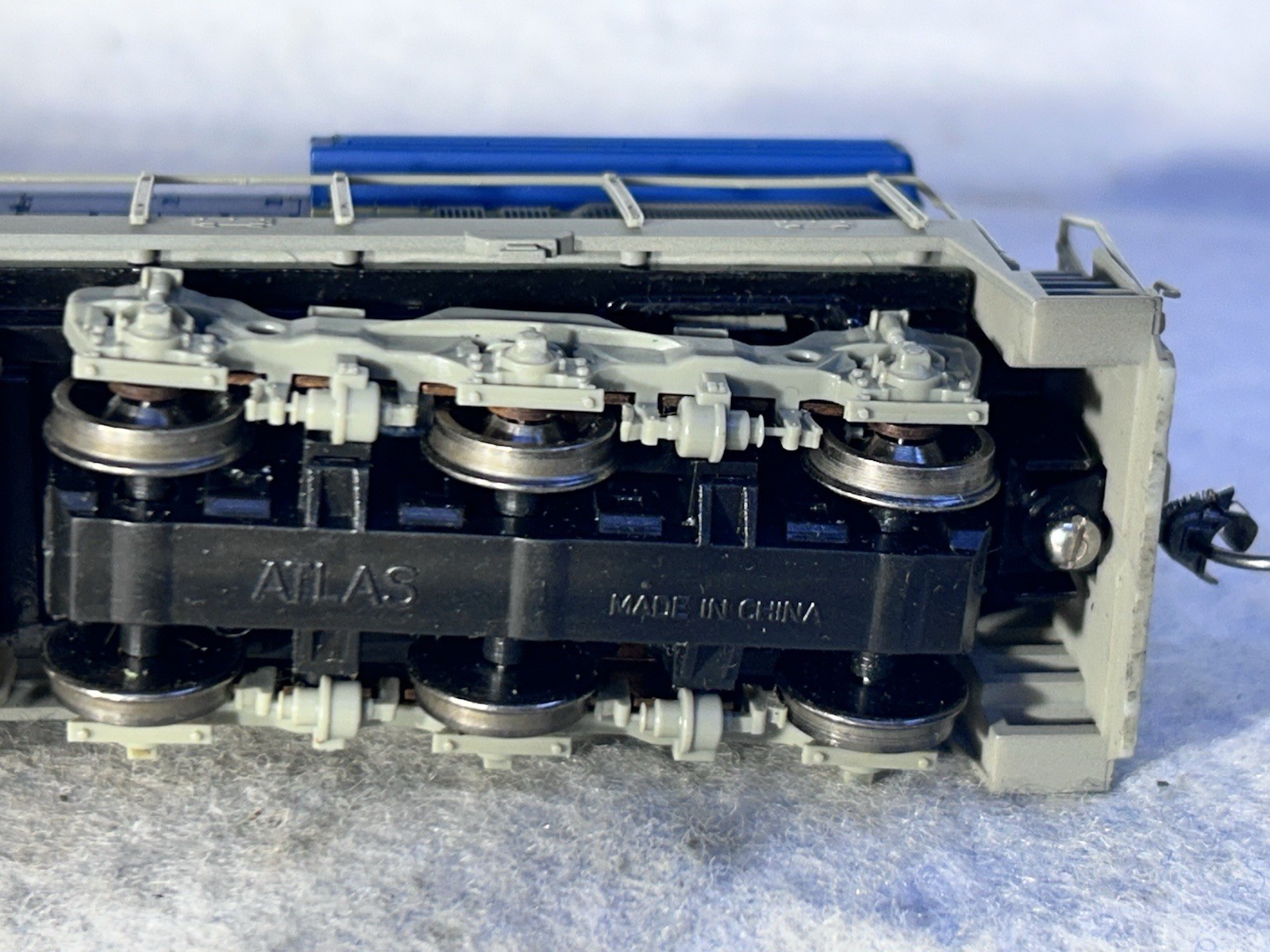 Handsome Atlas U-33C Delaware & Hudson Railway Locomotive HO