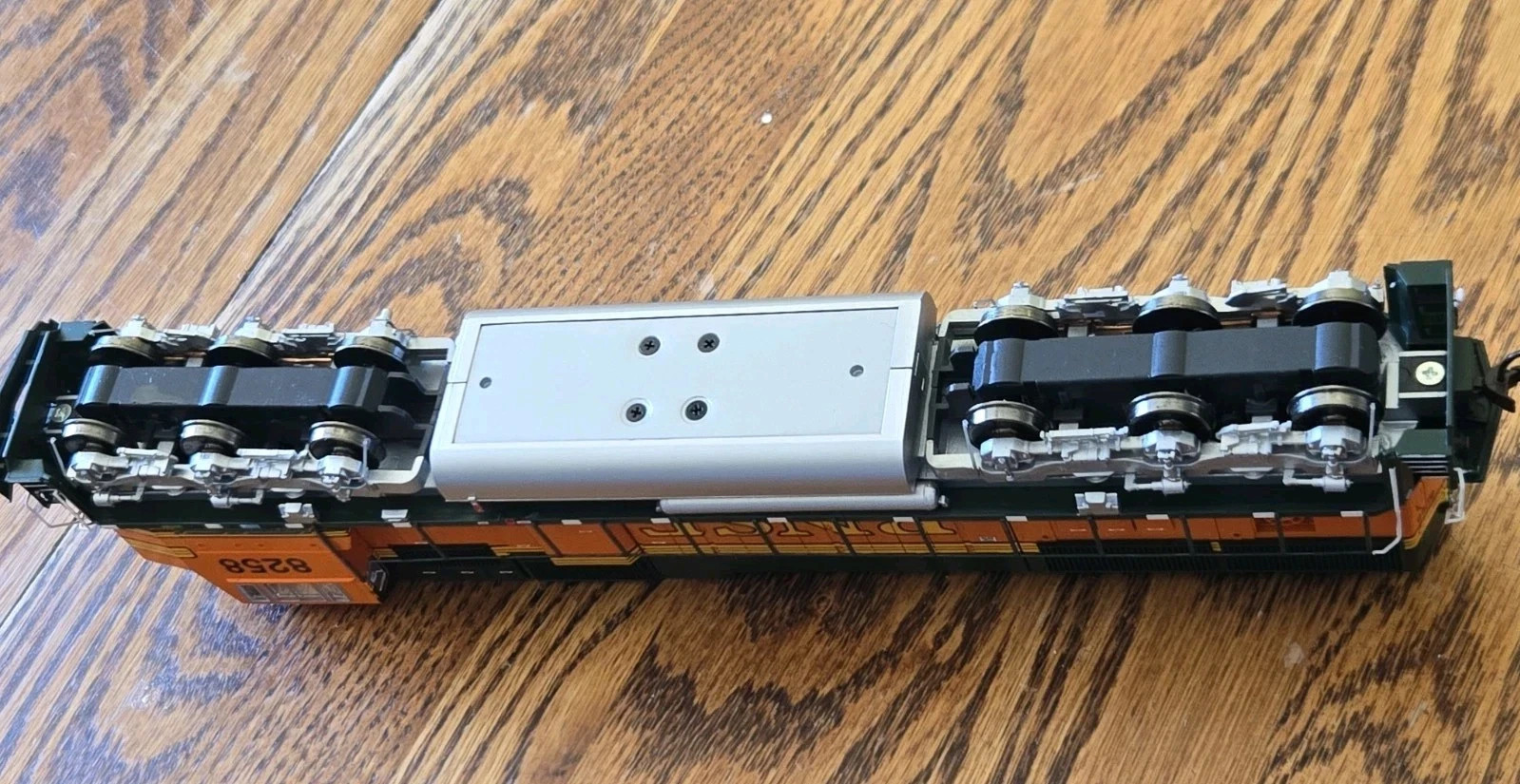 Athearn Genesis G6176 HO BNSF SD75M #8258 – LNIB / Excellent Condition