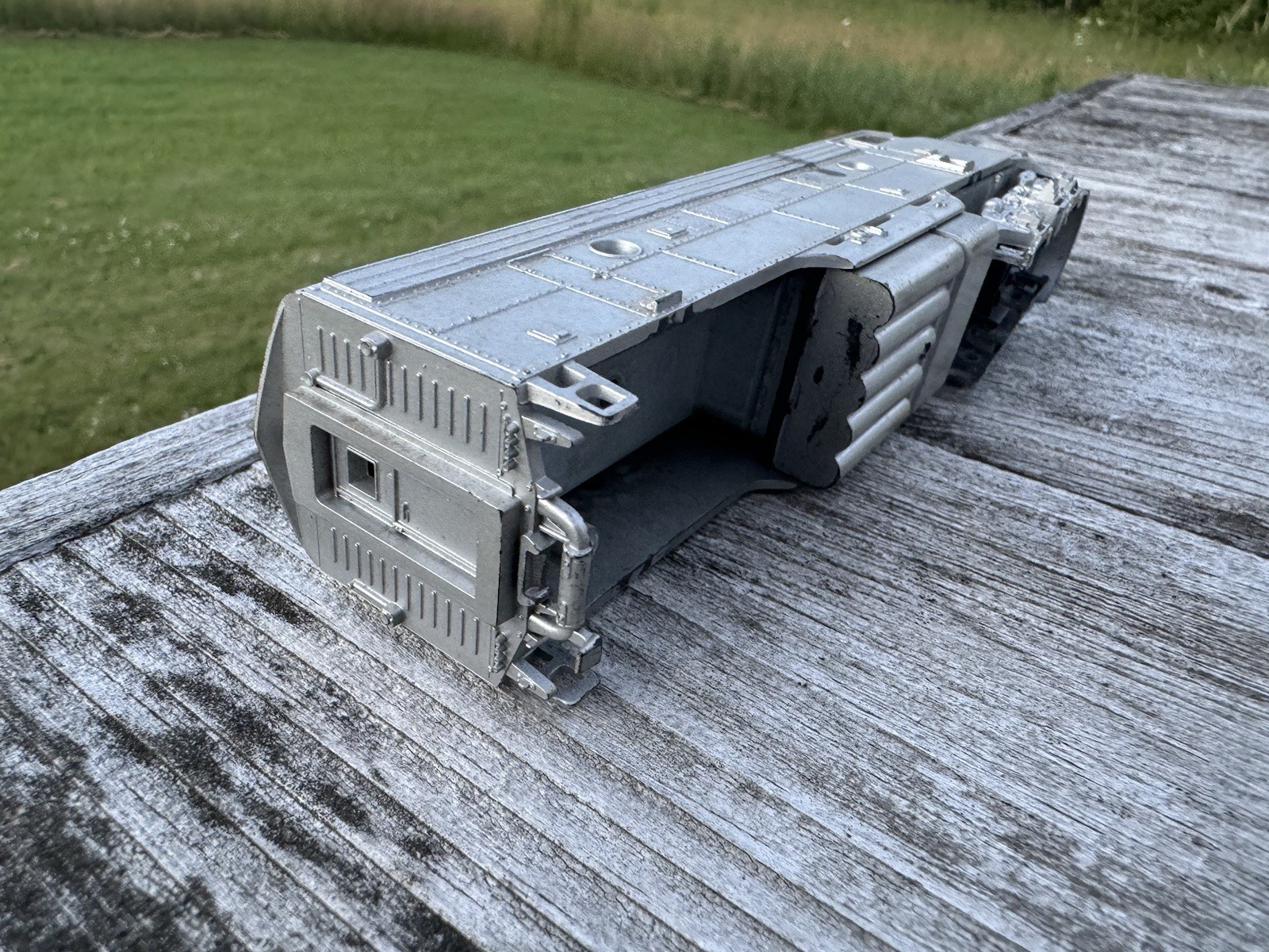 HO Scale Golden F Unit Diesel Locomotive Chassis and Plastic Shell