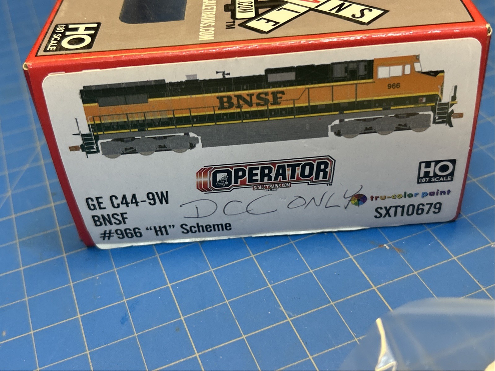 Scale Trains HO BNSF #966 H1 Scheme C44-9W DCC & Sound SXT10679 Appears Unused