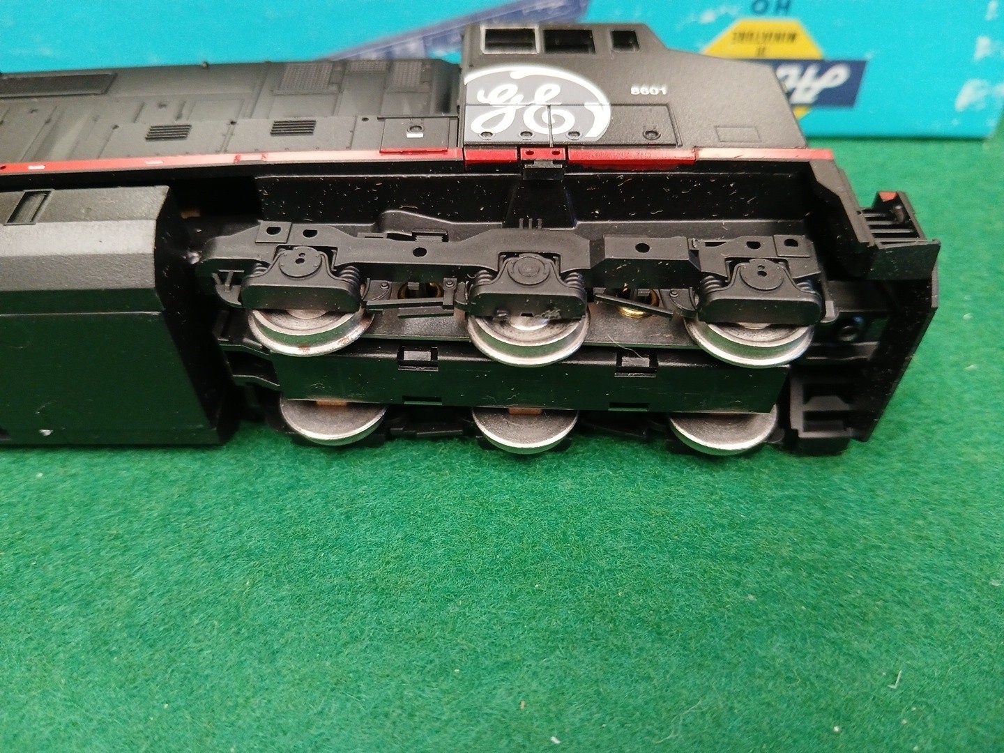 Athearn HO GE Dash 9 C44-9W GE Demo #8601 Diesel Locomotive DC Analog 4901 NEW