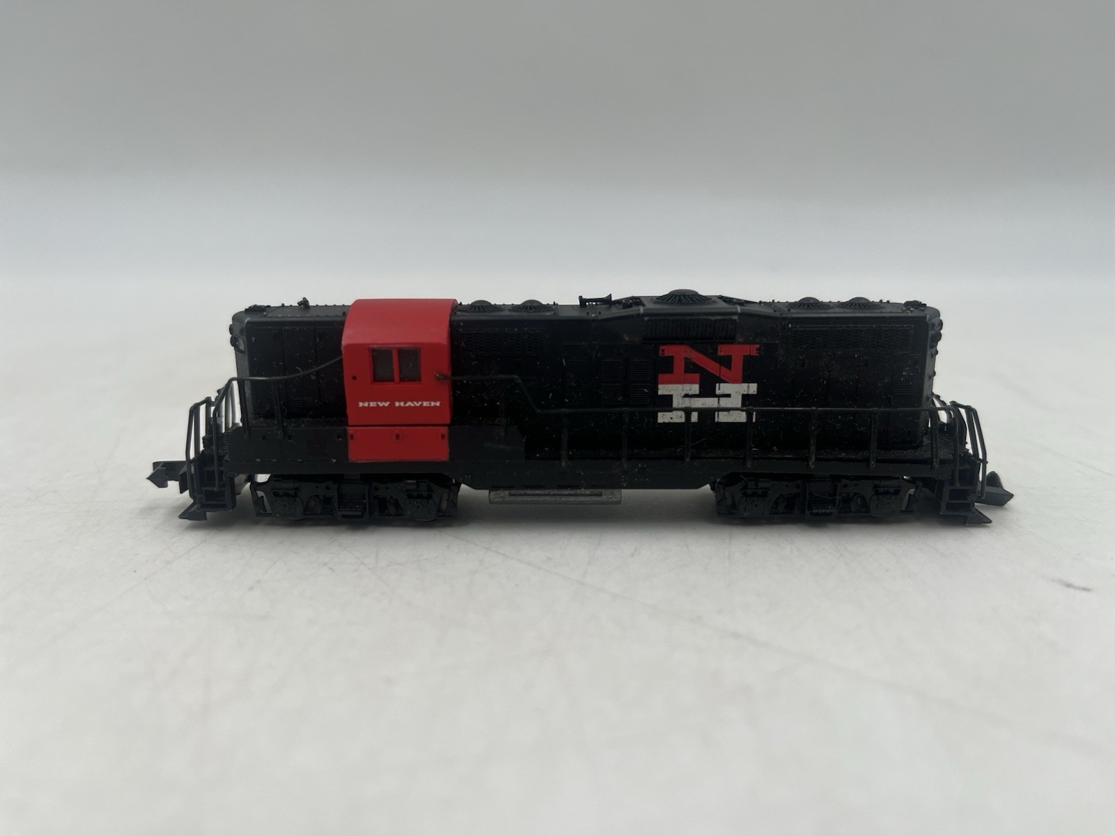 N Life-Like GP-9 Diesel Loco New Haven (Tested) S cplrs