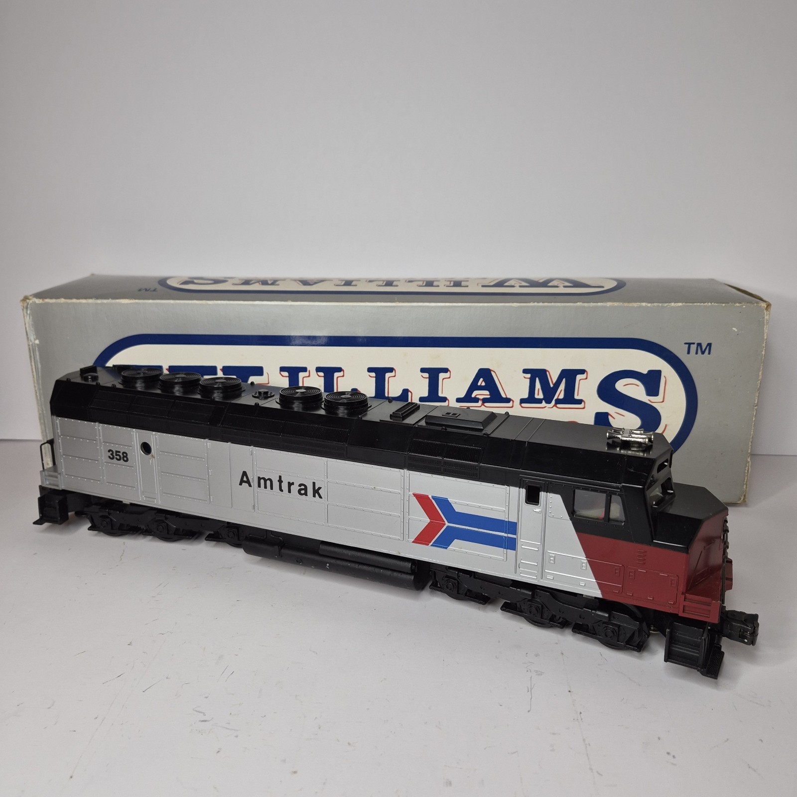 Williams O Scale Amtrak FP45 Engine With Box #358 “READ”