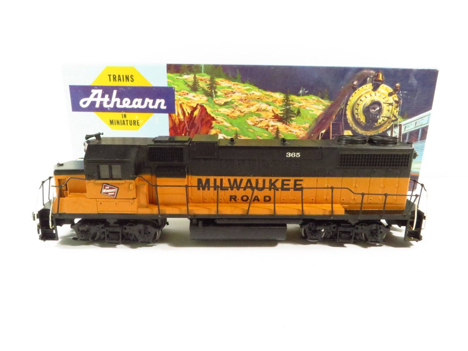 Athearn 4606 HO Scale Milwaukee Road GP38-2 Diesel Locomotive #365 EX/Box