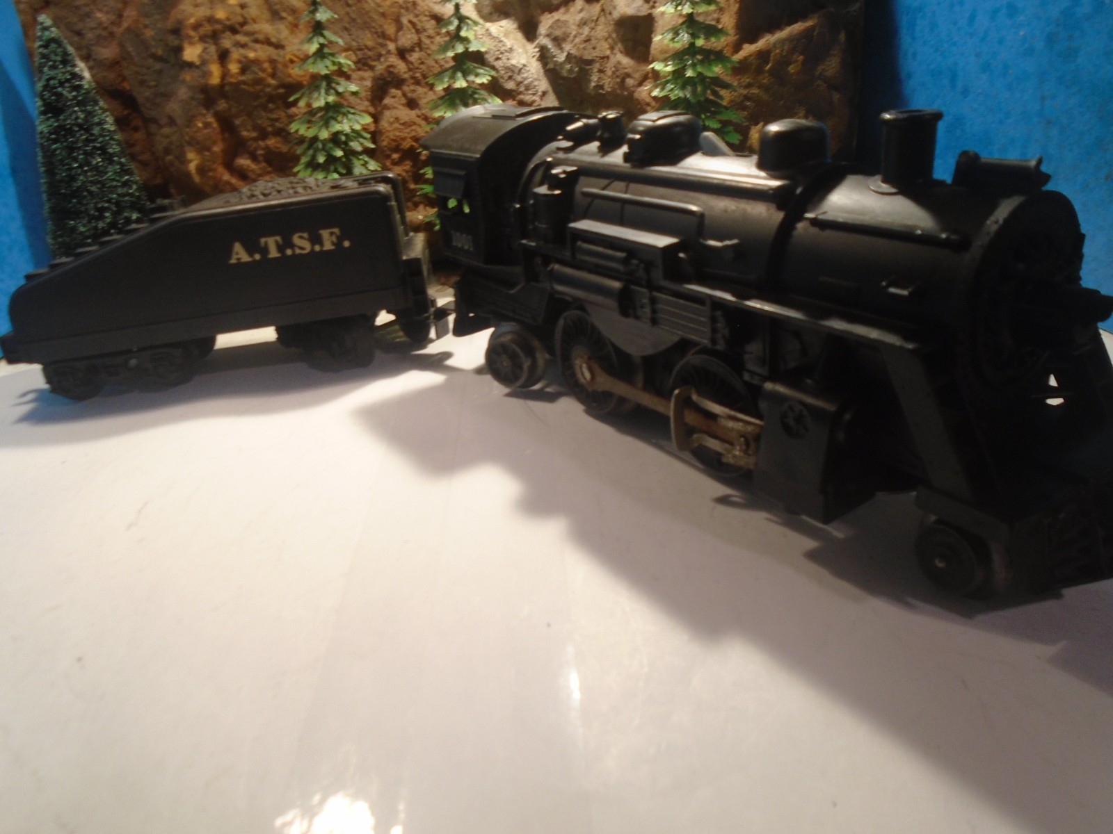 LIONEL 2-4-2 No 1001 STEAM LOCOMOTIVE WITH ATSF TENDER, TRACK TESTED 5-142-5