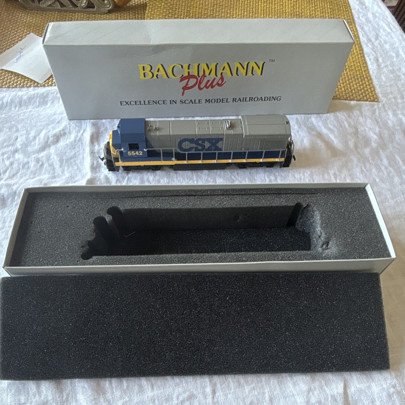 Bachmann Plus HO GE B30-7 CSX #5542 Diesel Locomotive DC Analog 11116