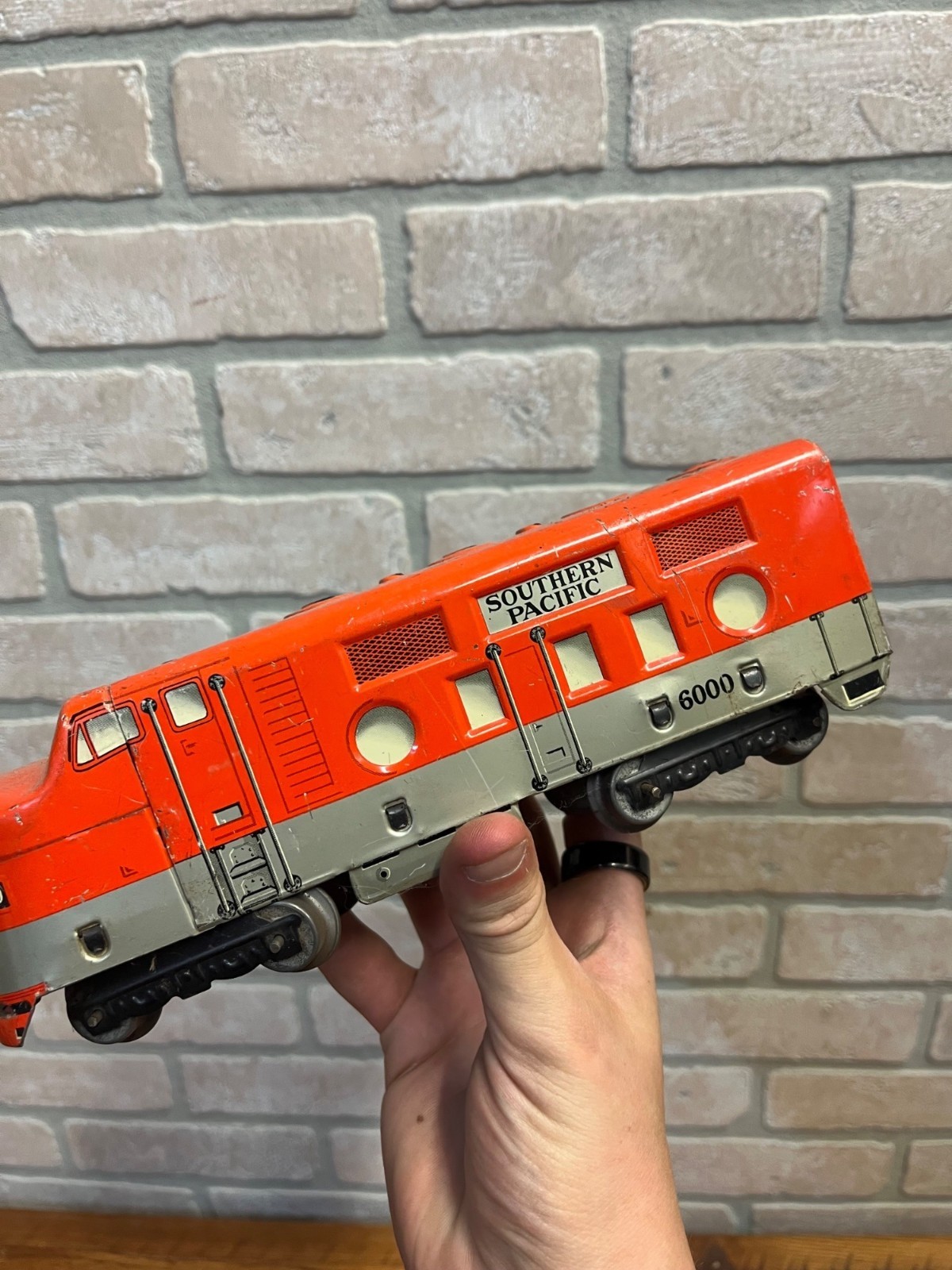 Vintage Louis Marx No. 6000 Southern Pacific Diesel Train Tin Locomotive – Untes