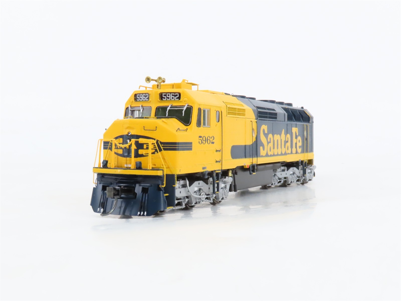 HO Scale Athearn Genesis G67568 ATSF Santa Fe F45 Diesel Loco #5962 wDCC & Sound