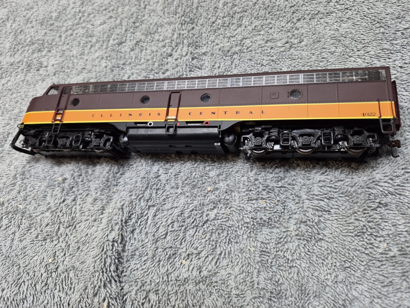 HO Proto 2000 ILLINOIS CENTRAL EMD E8/9 Powered Diesel Locomotive IC #4022 NIOB