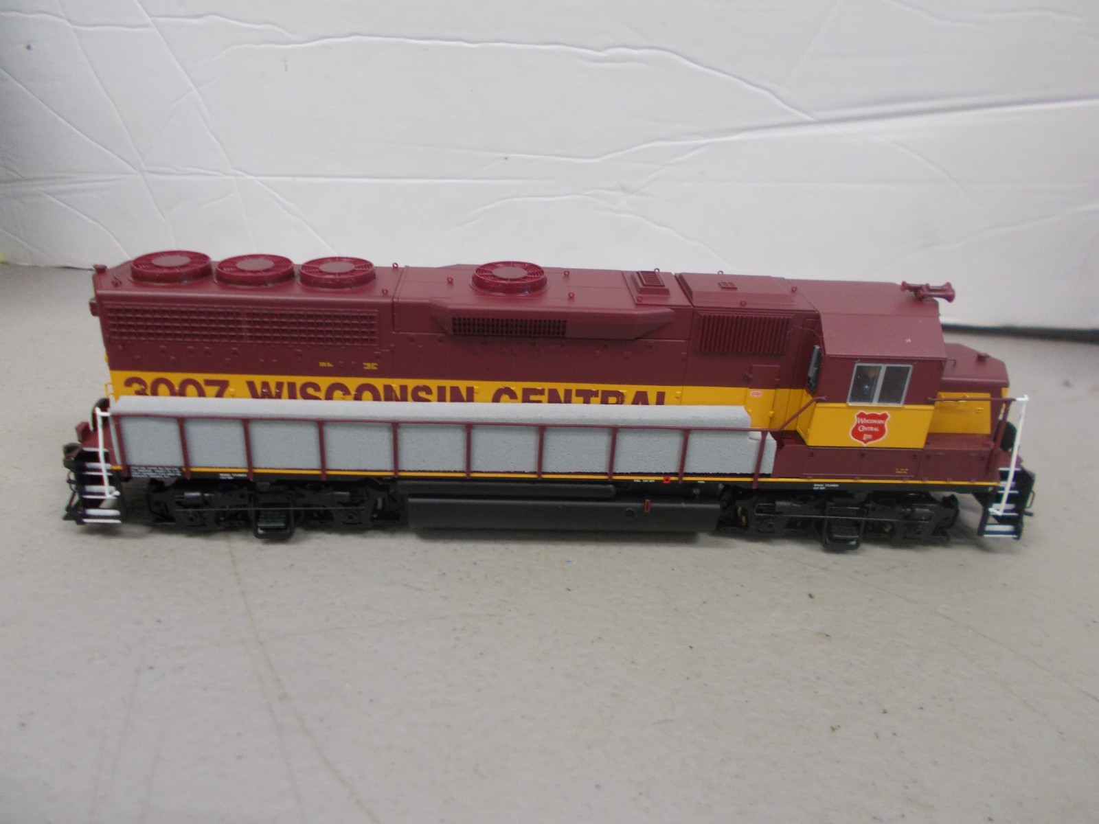 ATLAS MASTER # 9723~WISCONSIN CENTRAL GP-40 LOCOMOTIVE # 3007 WITH DCC~HO SCALE