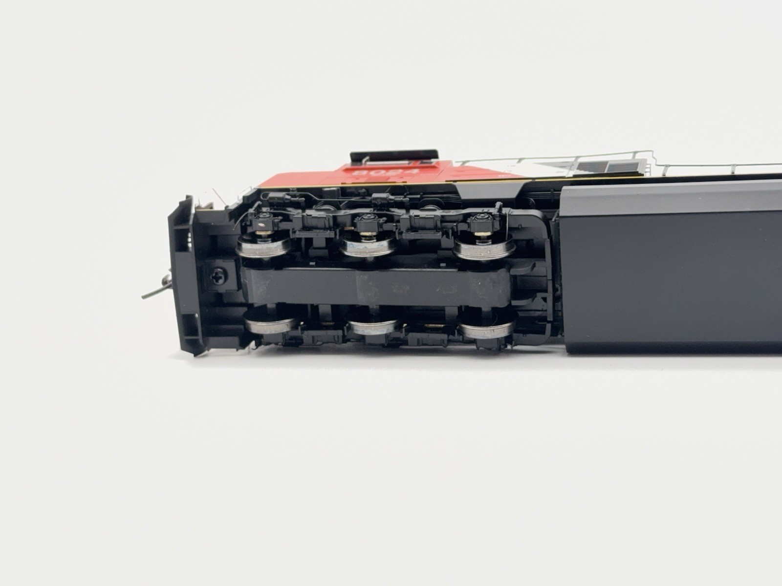 Genesis – HO – CN – EMD SD70M-2 Diesel Loco #8024 – Train G68628
