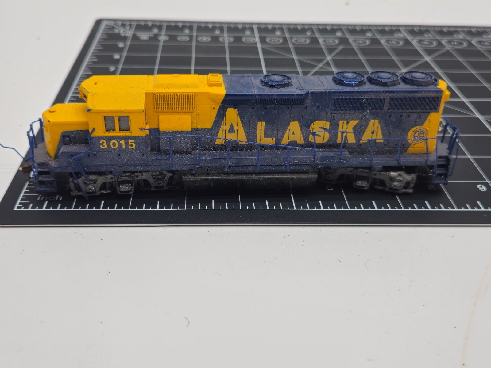 BACHMANN #63598 N Scale EMD GP-40 LOCOMOTIVE – ALASKA RAILROAD #3015