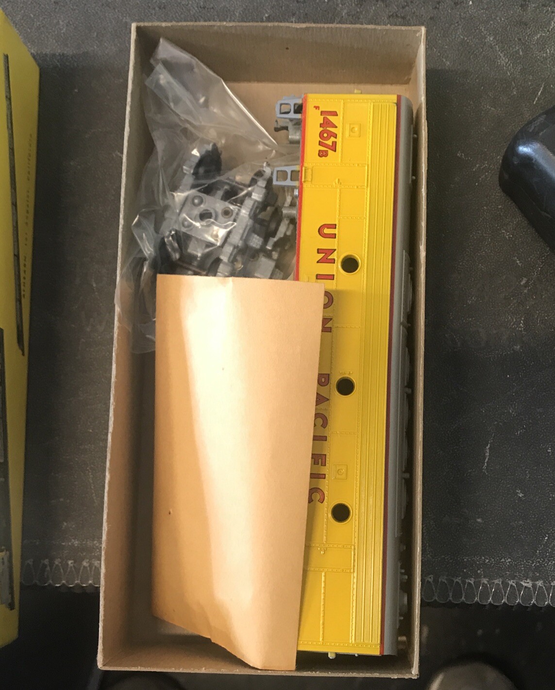Athearn 1014-2:29 Union Pacific Dummy Diesel Kit. ( GS)