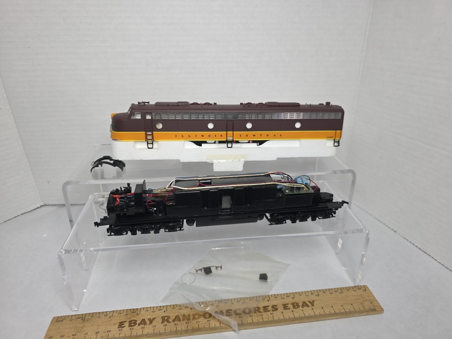 Proto 2000 HO Scale 8712 E8/9 Diesel Locomotive Illinois Central 4025 NOS Runs