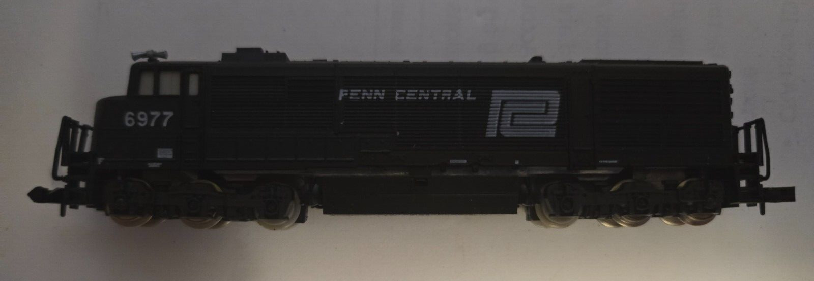 Minitrix N U28C Diesel Locomotive Penn Central #6977