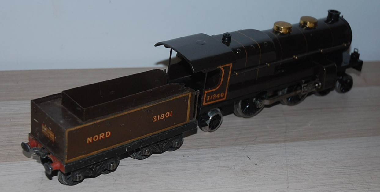 HORNBY O GAUGE CLOCKWORK 3C NORD LOCOMOTIVE AND TENDER IN BROWN LIVERY