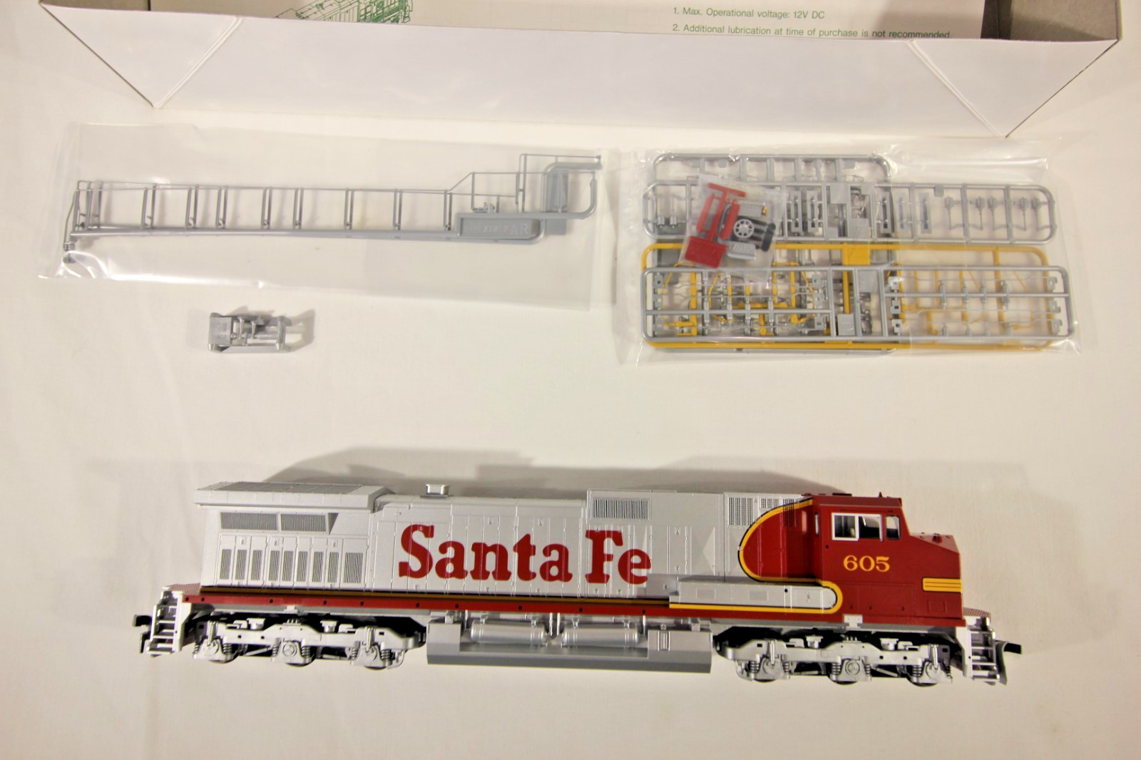 KATO HO GE C44-9W Dash 9 Santa Fe #605 37-1210 New in Box Complete