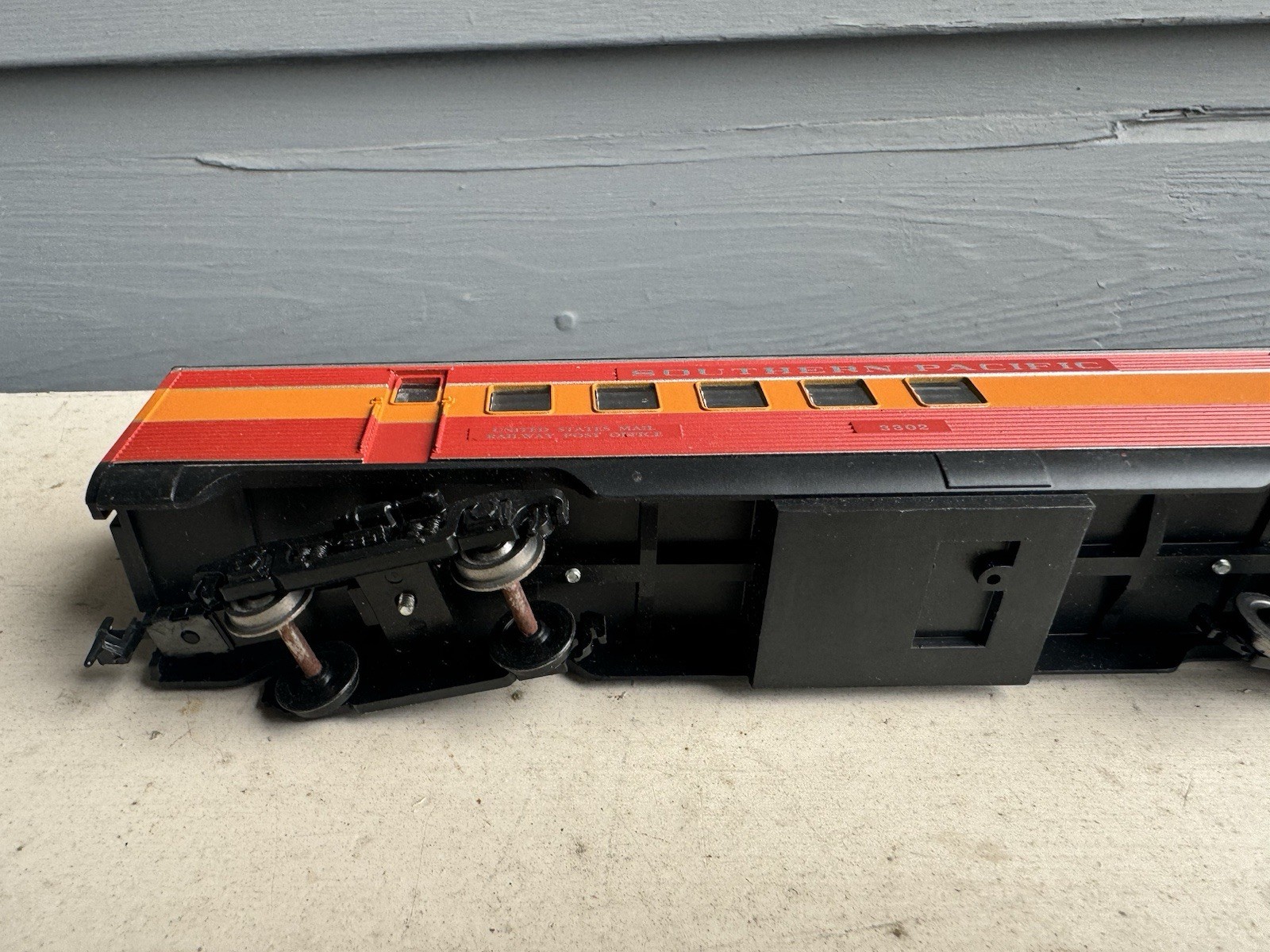 HO Scale Southern Pacific SP Daylight Railway Post Office Car RPO