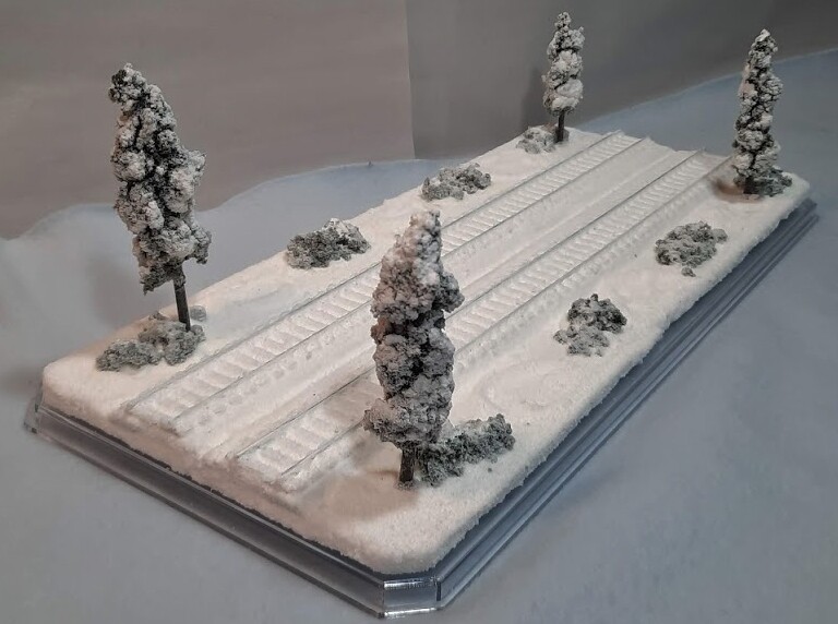 HO SCALE 16″ DOUBLE TRACK “WINTER SCENE” – DISPLAY CASE – FOR ANY HO TRAIN