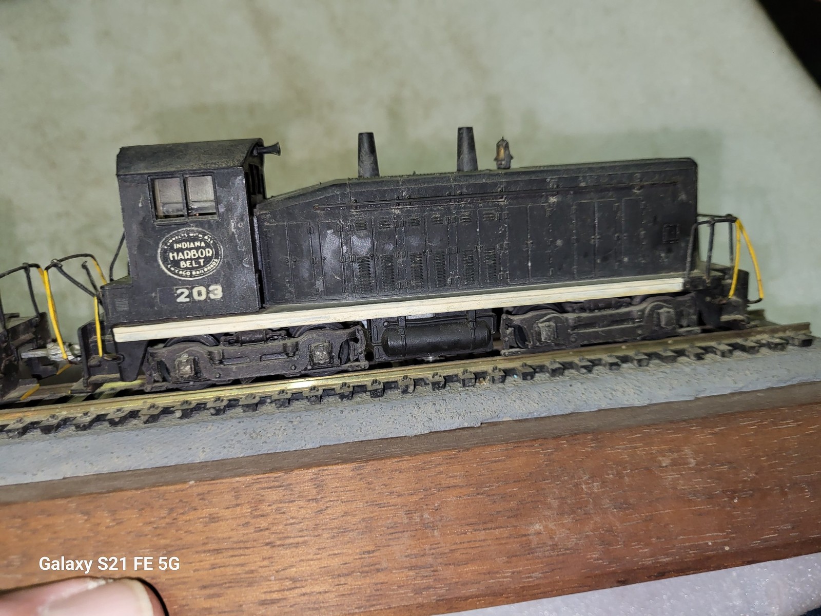 IHB Indiana Harbor Belt Railroad HO Switcher & Calf Locomotive Display