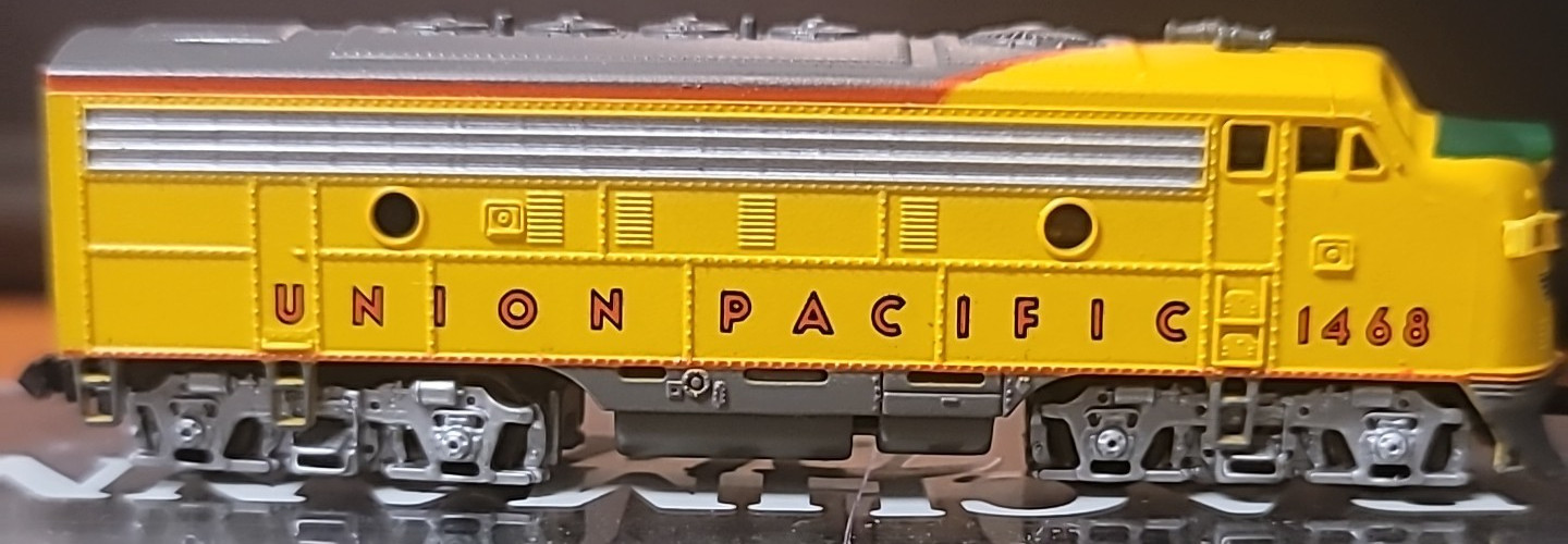 BACHMANN PLUS EMD F7 A-B-B-A UNIONPACIFIC ROAD# 1470, 1476B, 1492B, 1468 powered