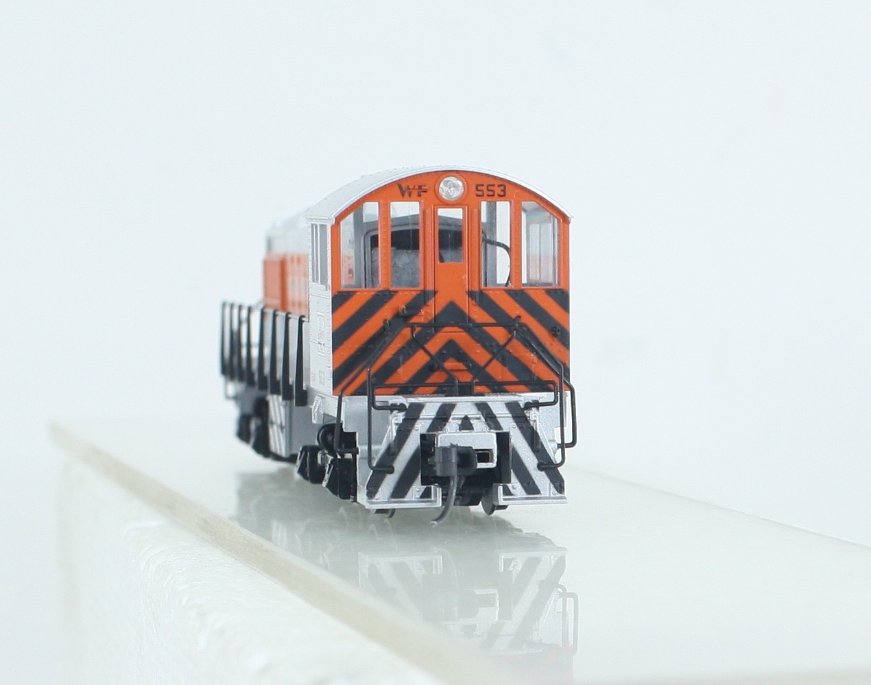 HO Scale Atlas 8712 Western Pacific Alco S-2 Diesel Switcher #553 Kadees