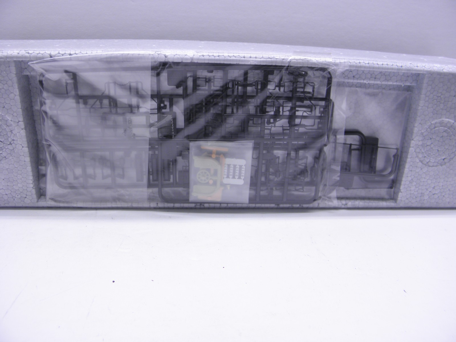 KATO GE-C44-9W LOCOMOTIVE – CNW #8717 – HO SCALE- CHECKED AND RUNS DCC PLUG-NEW