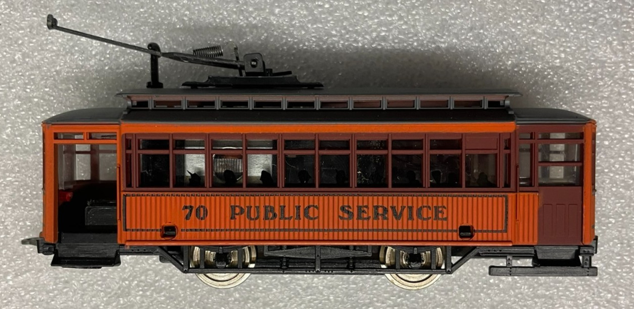 AHM HO #5301B – Birney Trolley – Public Service #70