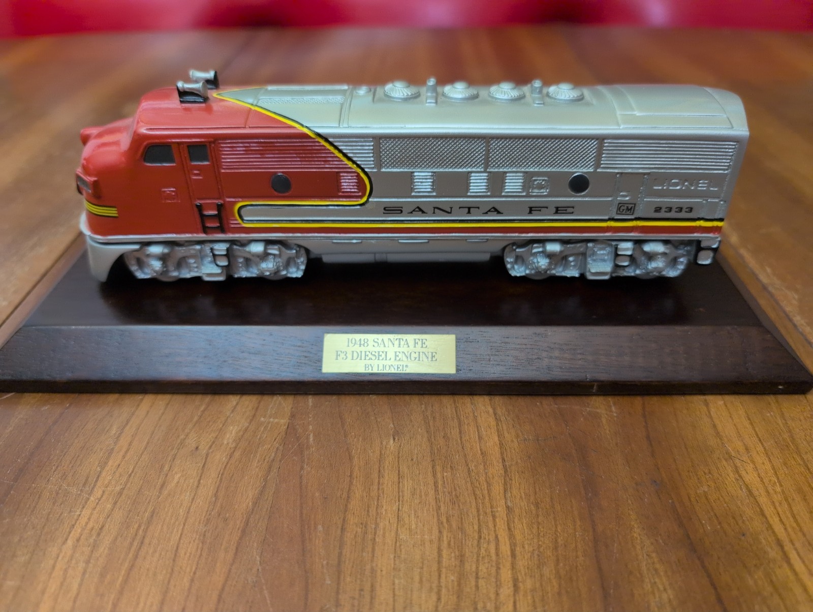1948 Santa Fe F3 Diesel Engine 2333 Locomotive By Lionel w/ Wooden Stand Heavy