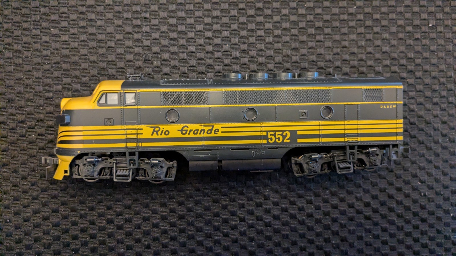 Stewart/Kato HO F3 Ph1 Diesel, D & RGW #552, NIB, Tested OK