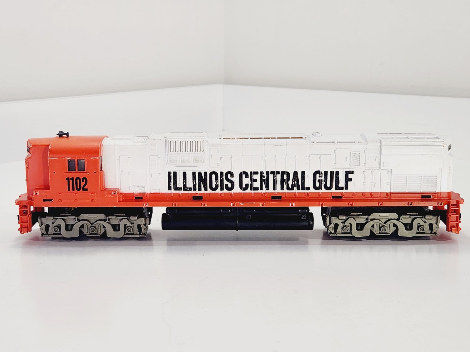TYCO HO Scale Illinois Central Gulf #1102 Diesel Locomotive