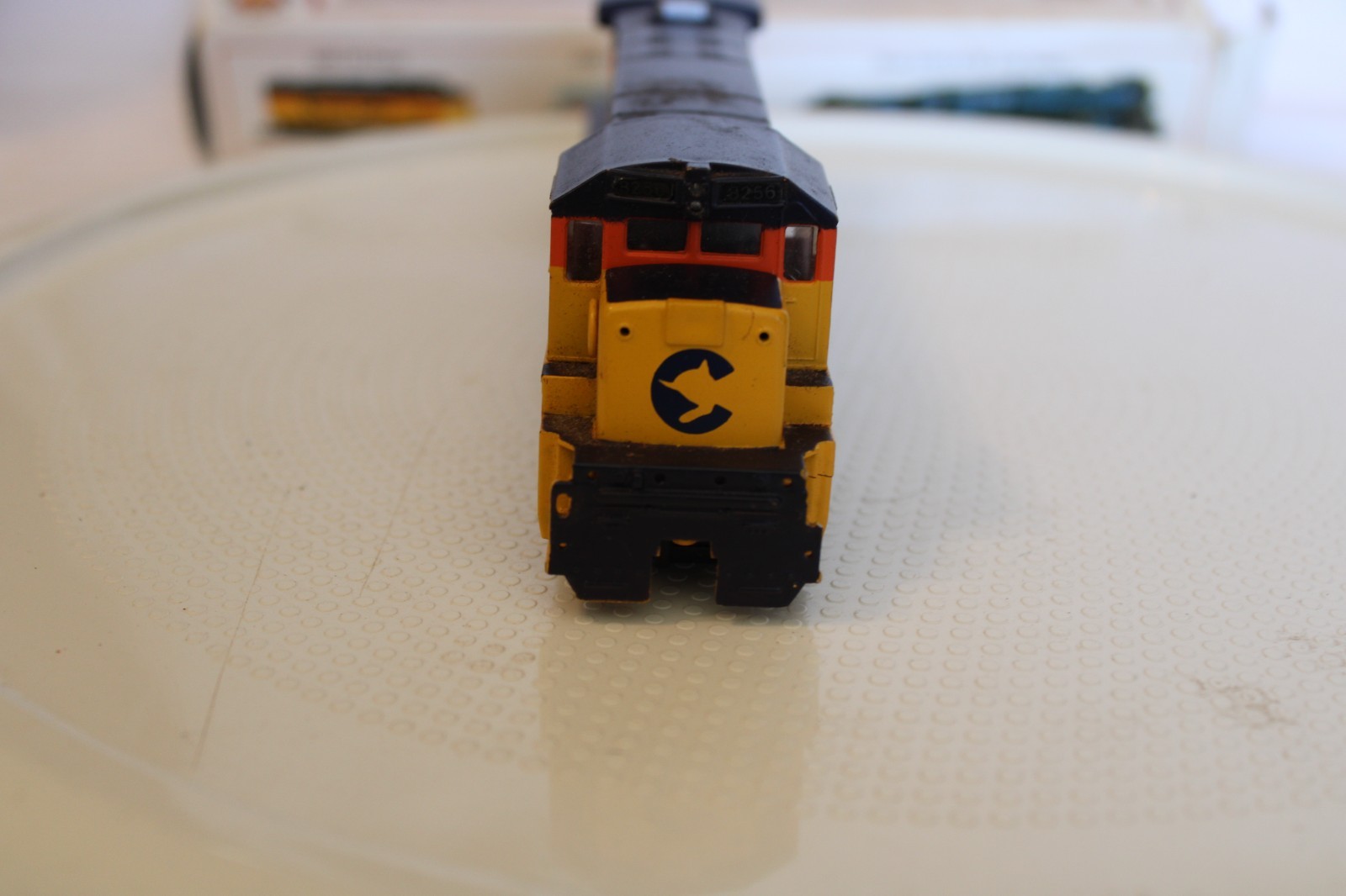 HO Scale Bachmann, GP-18 Diesel Locomotive, C&O Chessie System #8256 Multicolor
