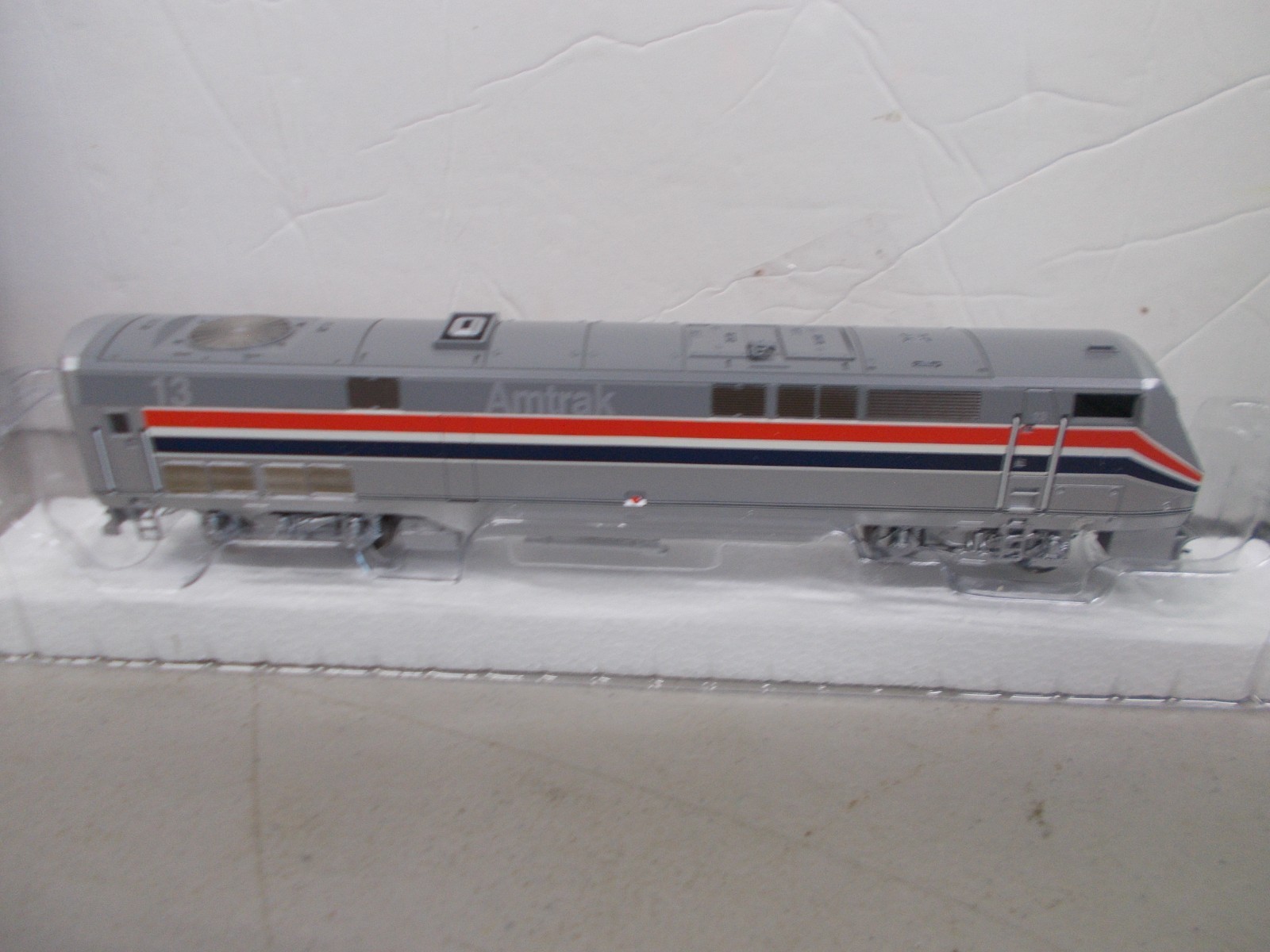 ATHEARN # 91573 ~ AMTRAK P-42 LOCOMOTIVE # 13~DCC PLUG ~HO SCALE