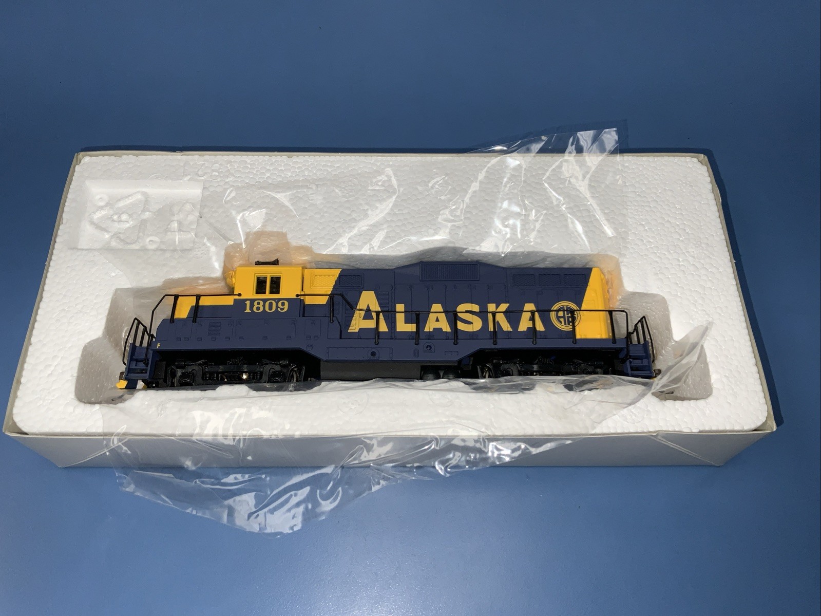 Walthers Trainline GP9M Loco Alaska Railroad #1809