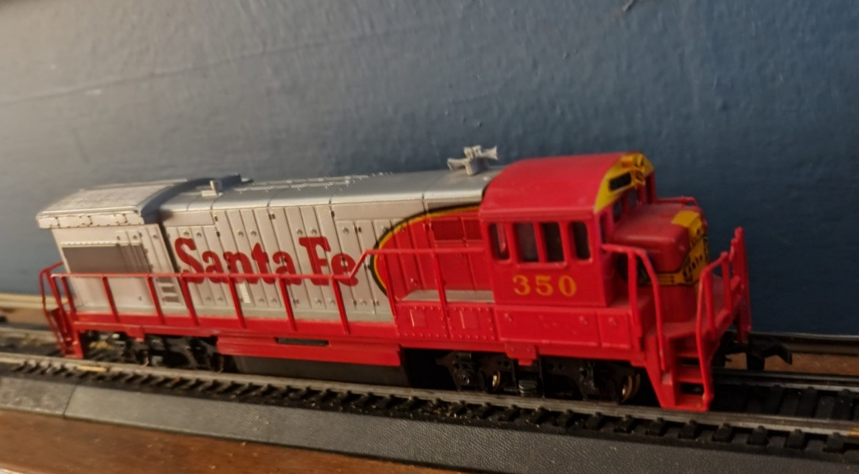 HO Scale Bachmann Santa Fe diesel Locomotive no 350