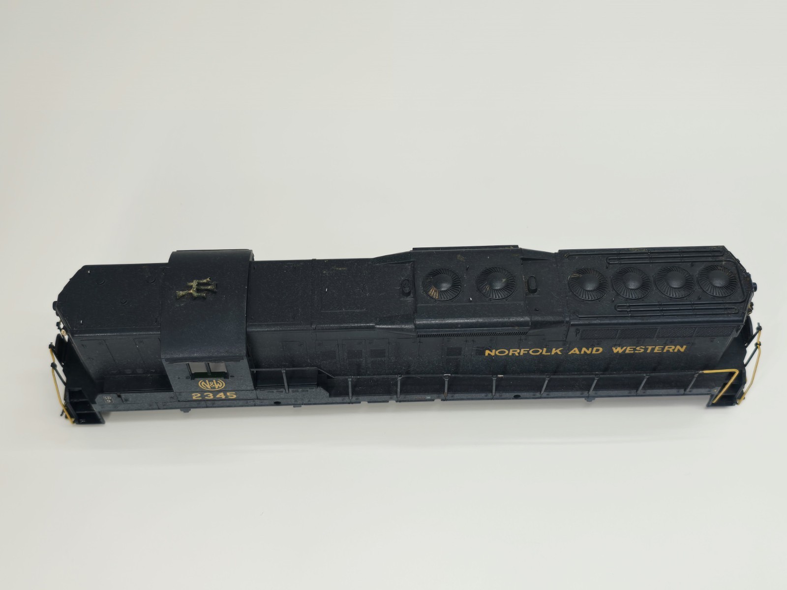 Ho Scale – SD9 Norfolk And Western Locomotive #2345 – Shell Only