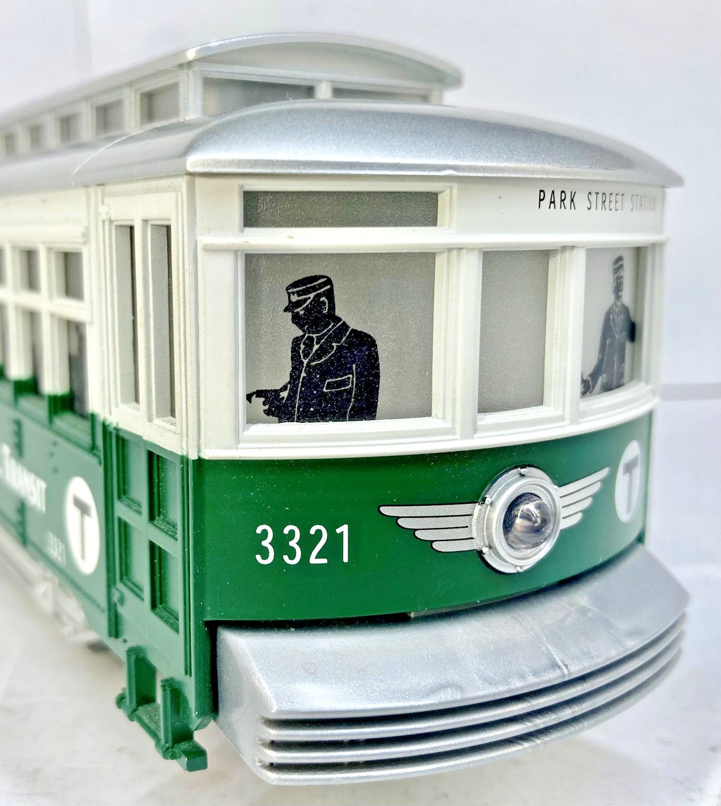 Lionel No. 3321 (18452) Reversing (Motorized Bump & Go) Boston Transit Trolley !