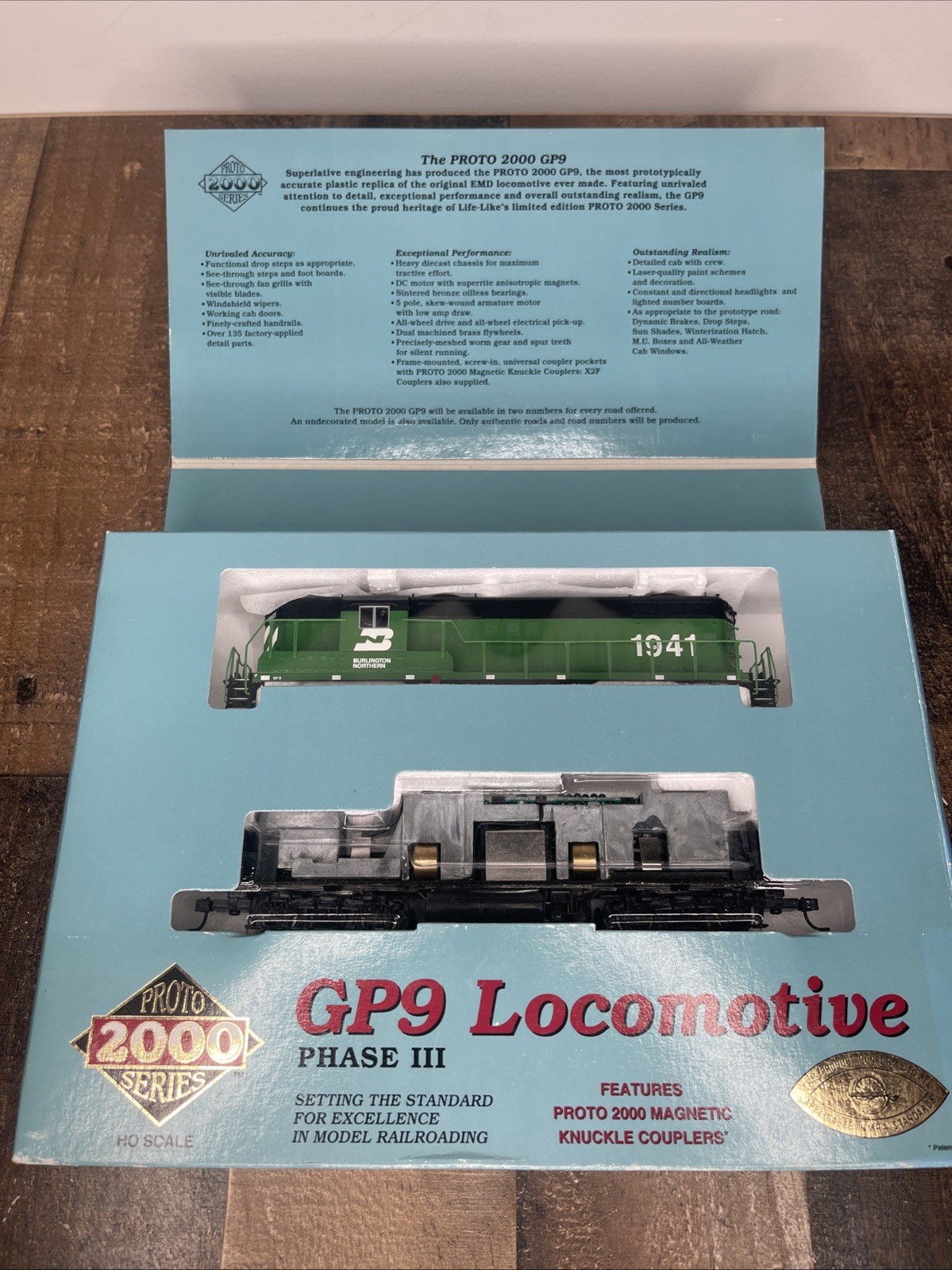 Proto 2000 21633 Burlington Northern GP9 Locomotive Phase III