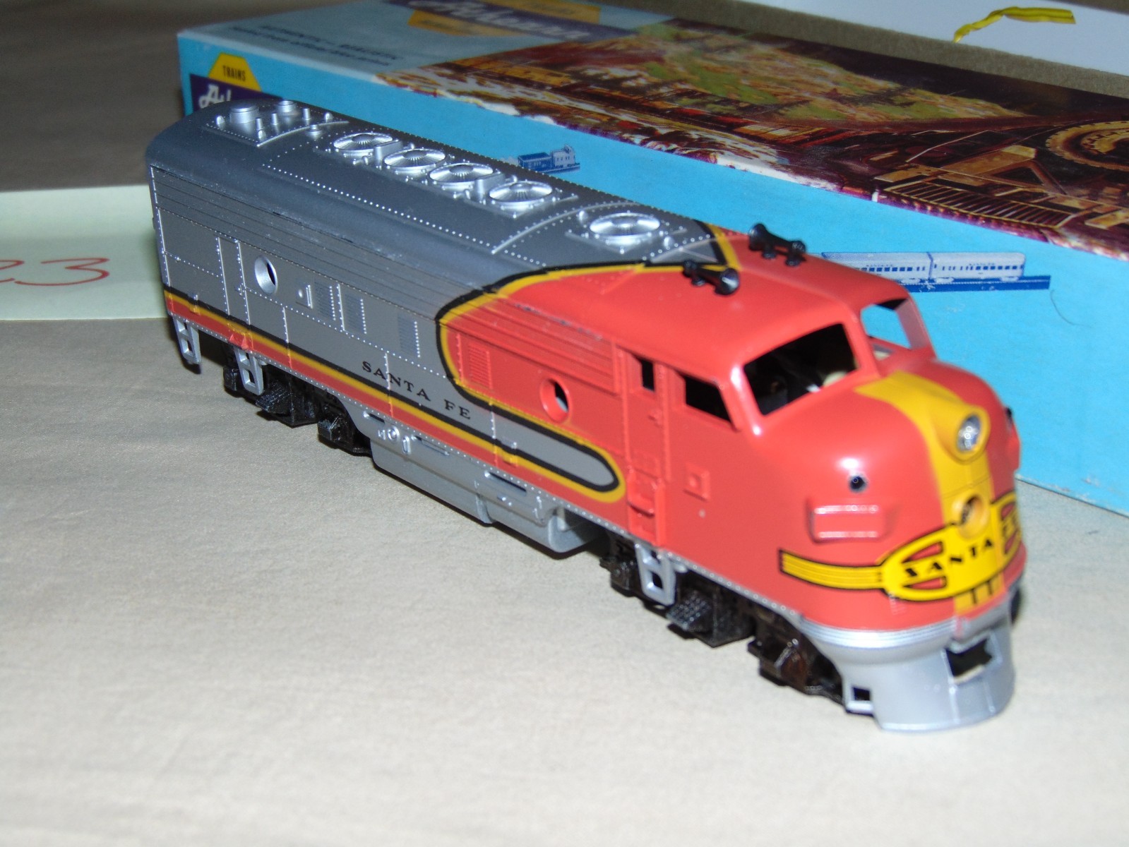 ATHEARN HO 3101 SANTA FE F7A DIESEL + BOX #23