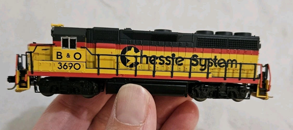 ATLAS N SCALE #48505 CHESSIE SYSTEM B&O GP-40 DIESEL LOCOMOTIVE Road # 3690