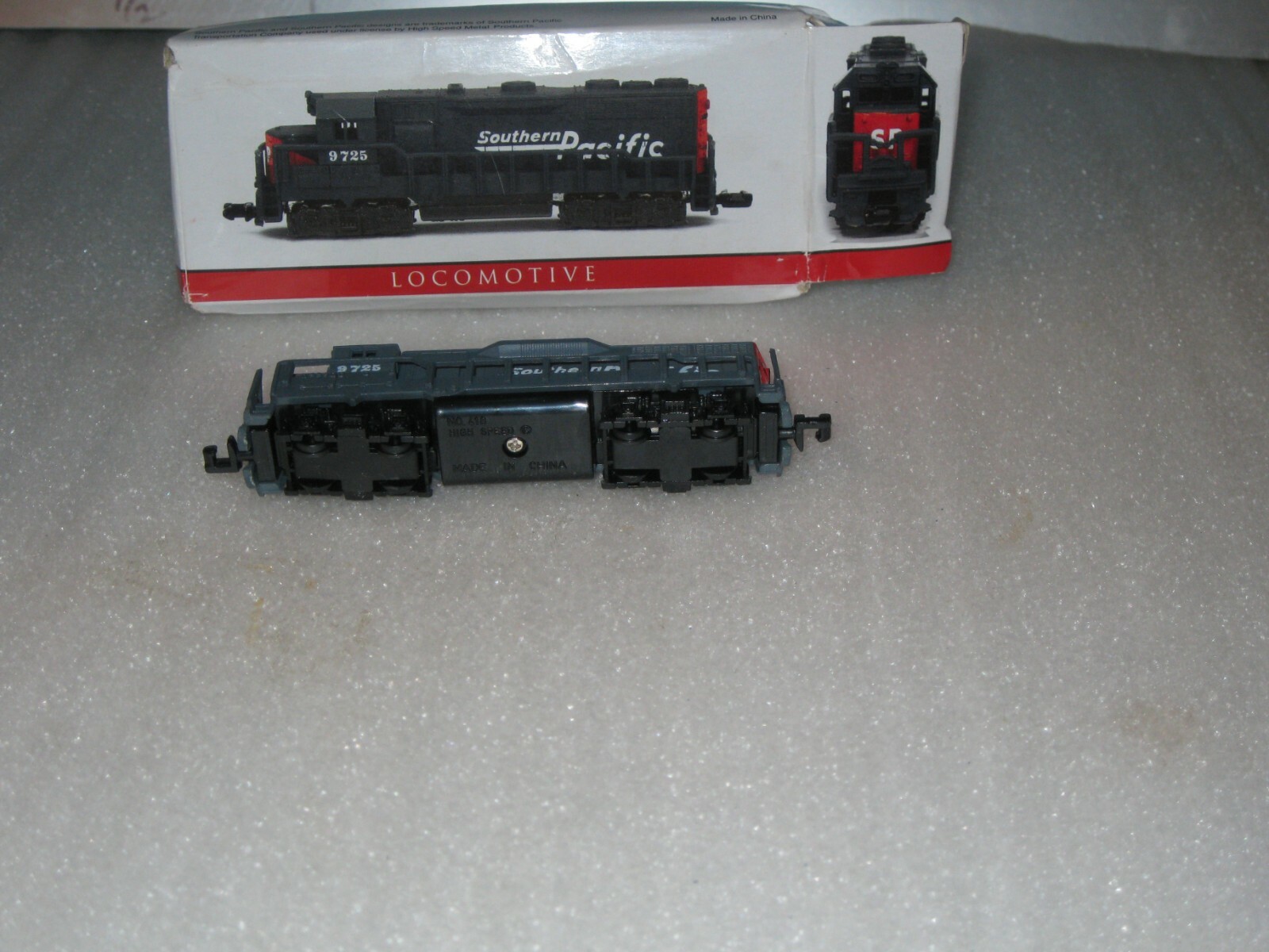 Southern Pacific Locomotive # 9725 Model Train No 418 High Speed, N Scale