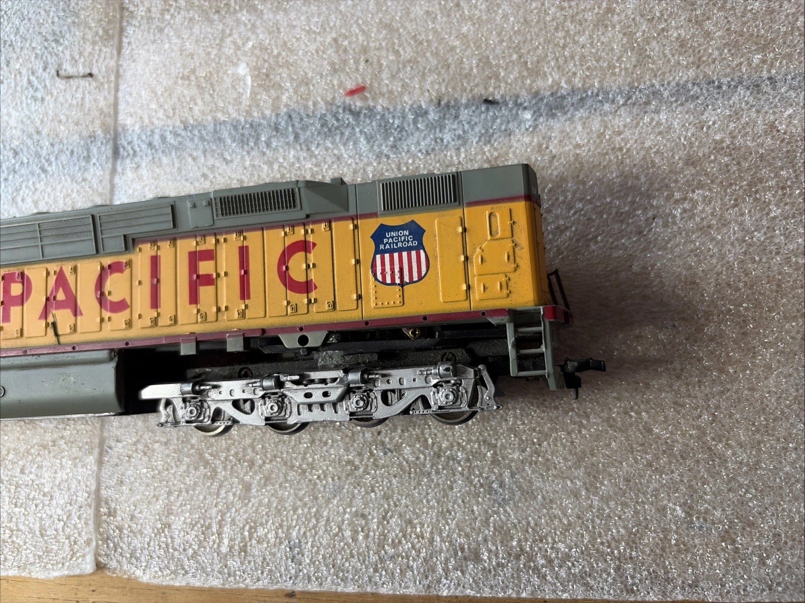 HO Scale, Bachmann DD40X “Union Pacific”Locomotive # 6922 Used -runs- Needs Work