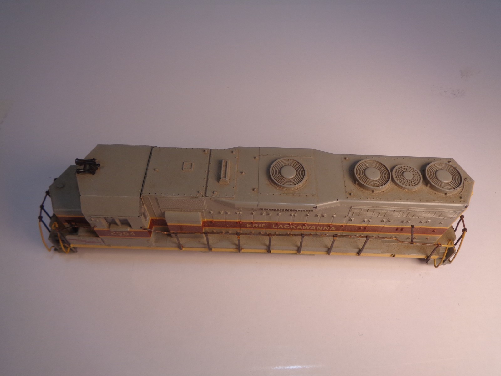 HO Scale Athearn Erie Lackawanna GP35 Diesel Engine #2564 SHELL ONLY