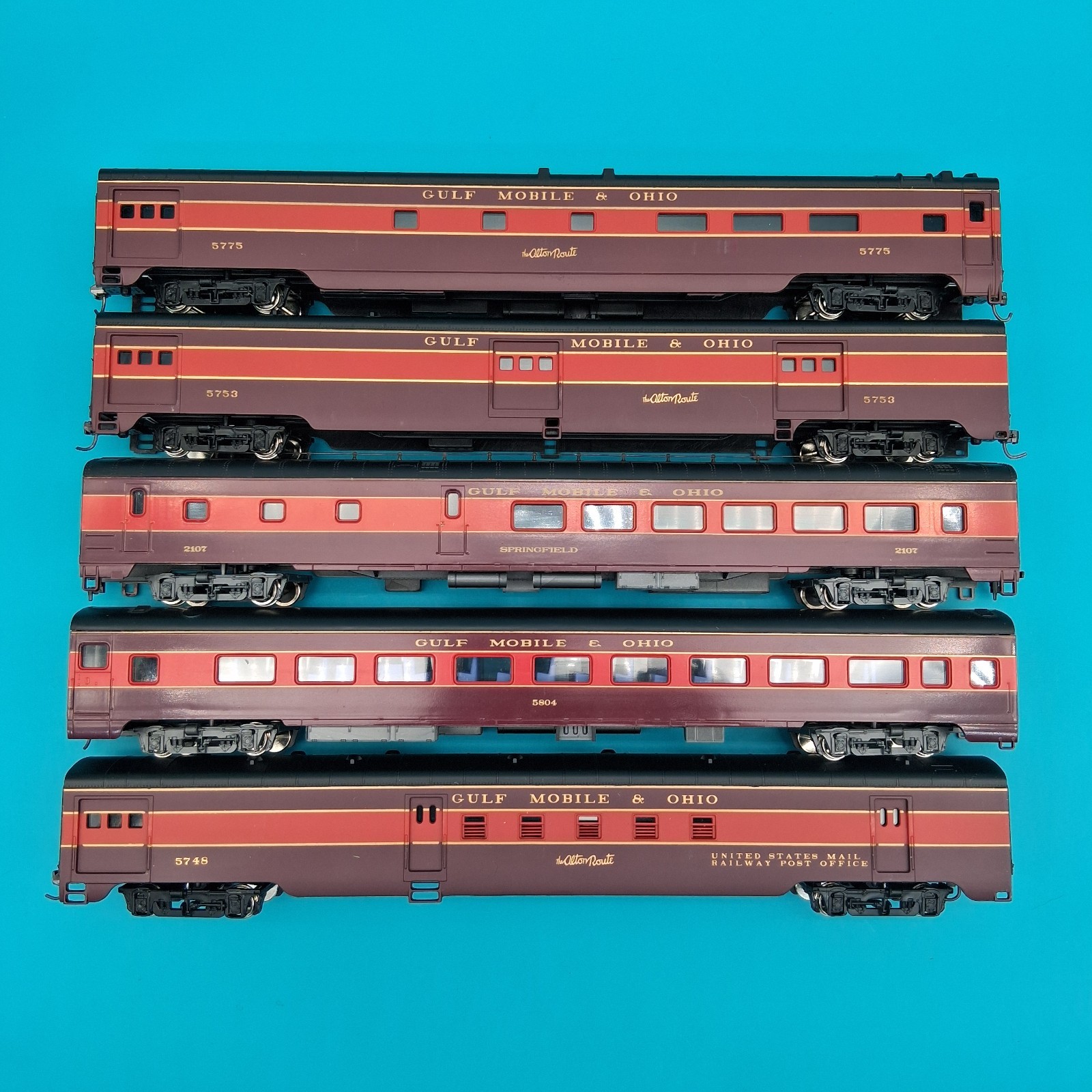 CUSTOM PAINTED HO Scale Gulf Mobile & Ohio DCC DIESEL LOCOS & 5 Passenger Cars