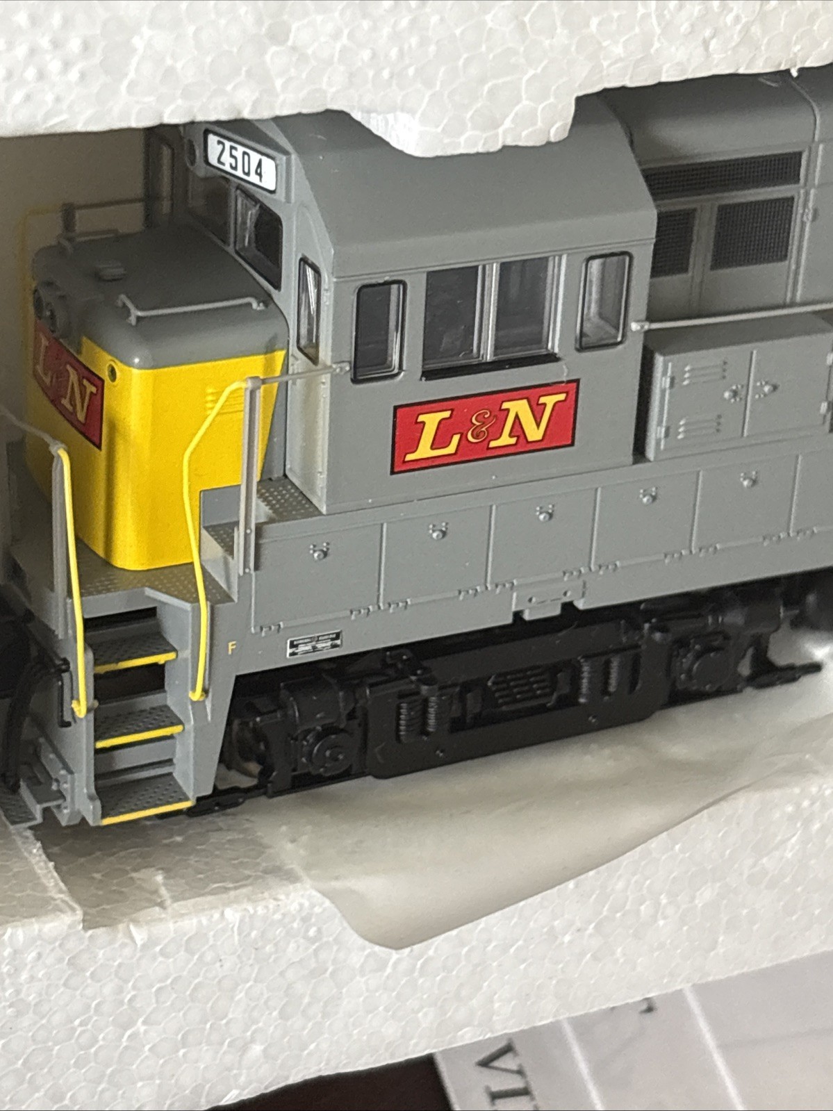 Walthers Proto 2000 HO U28B Locomotive L&N #2504 New