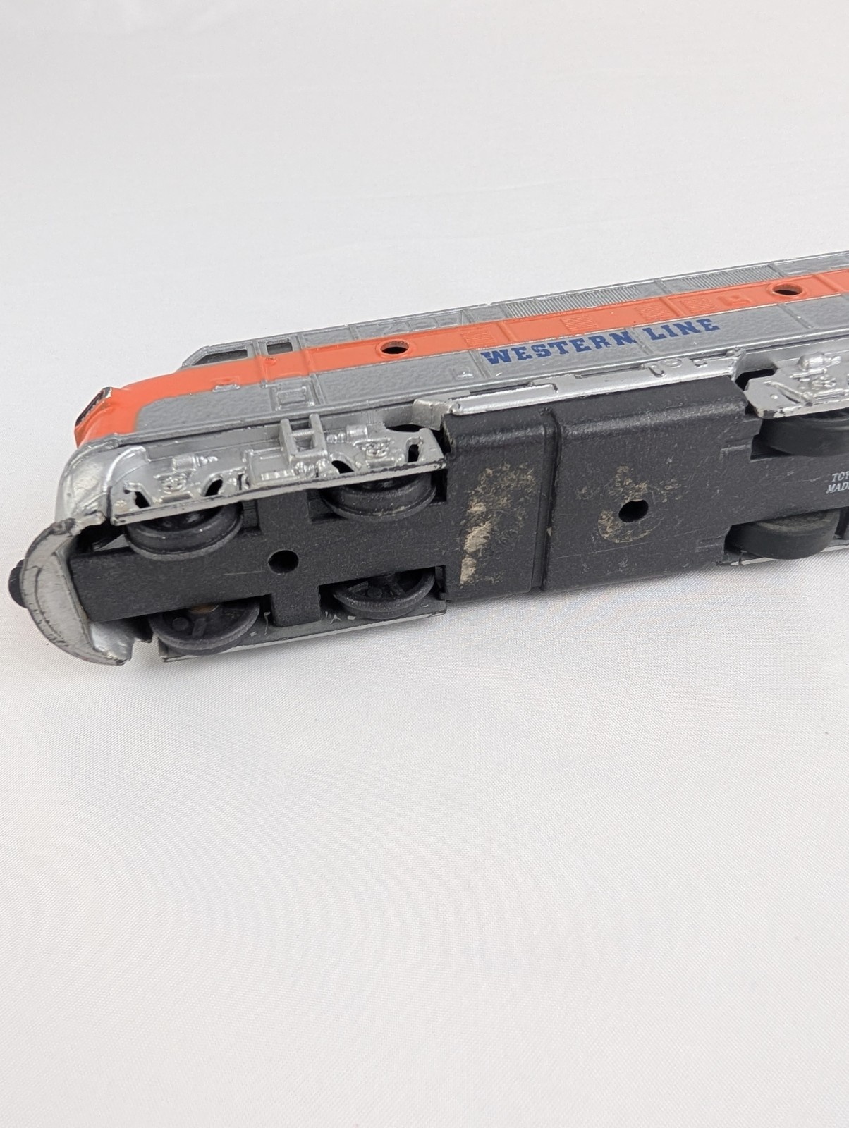 Toysmith Western Line Diesel Train Locomotive Orange Silver F-Unit Engine